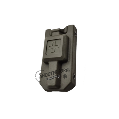 A reliable MOLLE-compatible pouch for quick access to CAT tourniquets. Designed for tactical operations, this green pouch ensures your medical gear is easily accessible during critical situations. Ideal for airsoft, mil-sim, and emergency responders.